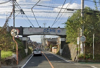 京田辺市の天井川と周辺の様子